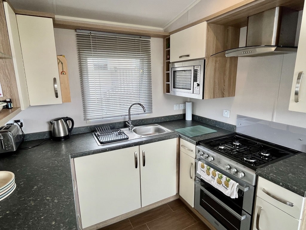 Used 2016 Willerby Avonmore for sale at Seaview Gorran Haven Holiday Park, Cornwall