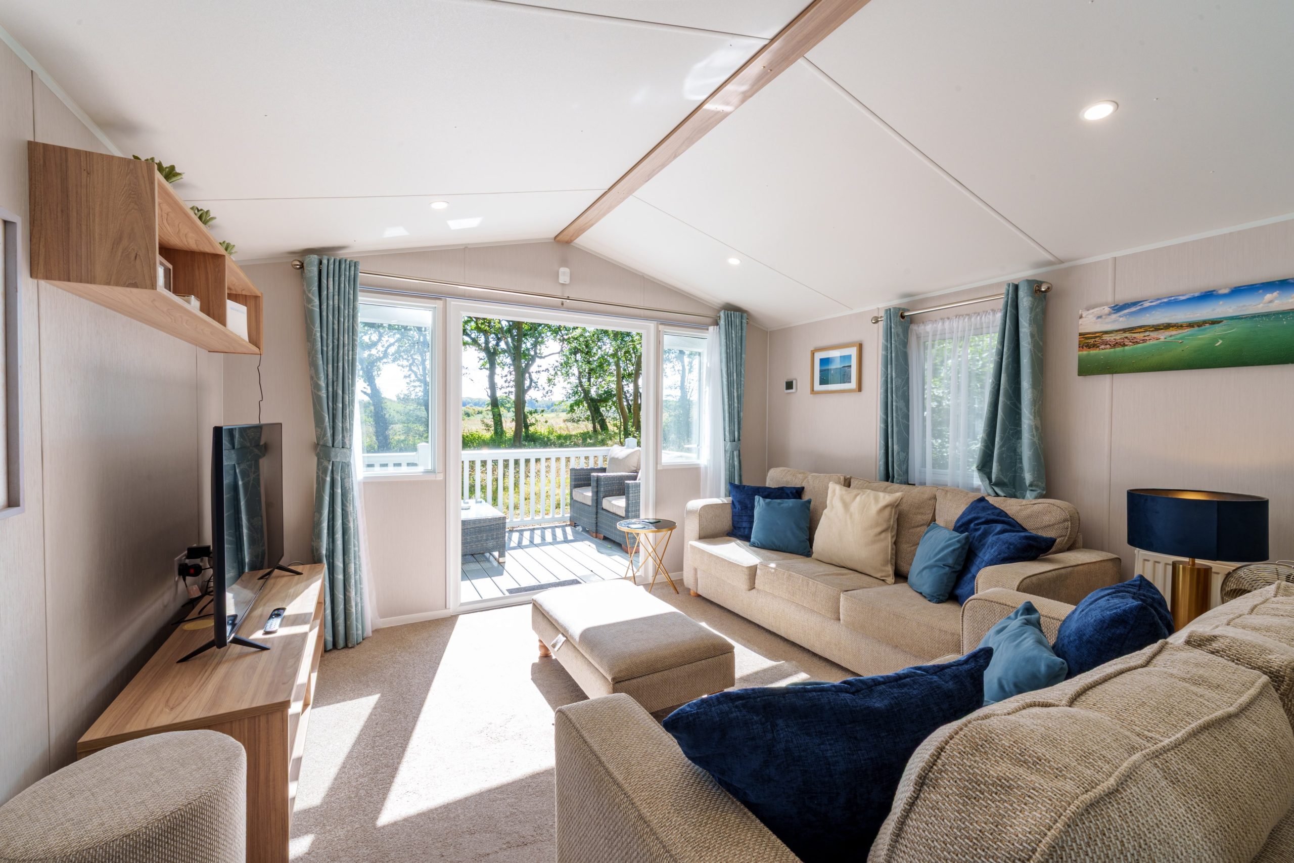 Willerby Westbury used static caravan for sale at Thorness Bay Holiday Park in Thorness, Isle of Wight